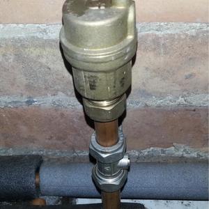 Auto air valve
