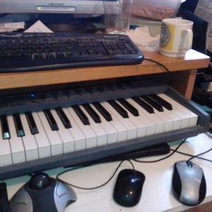 Music Keyboard Shelf