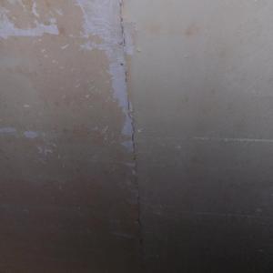 Cracks in ceiling