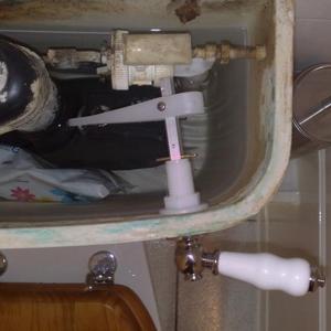 Toilet Cistern (wobbly handle)