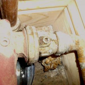 leaking pump gate valve